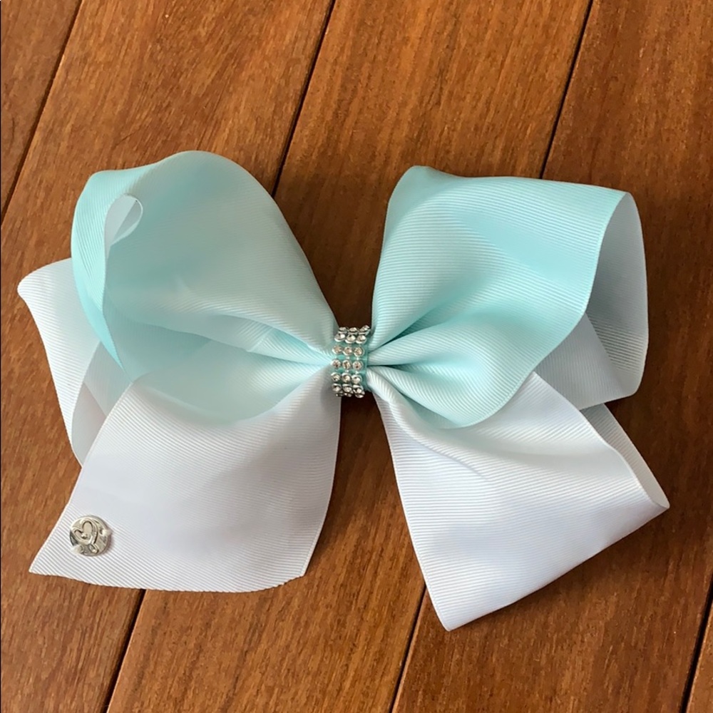 Justice Bow Clip